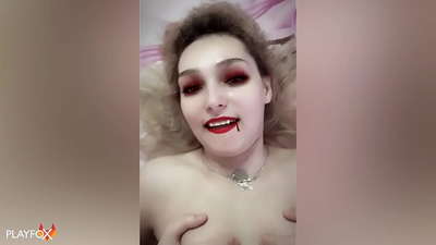 Ivan Helsing lile fokii a ni gbese Fanpaya ati ki o ba lori rẹ kẹtẹkẹtẹ