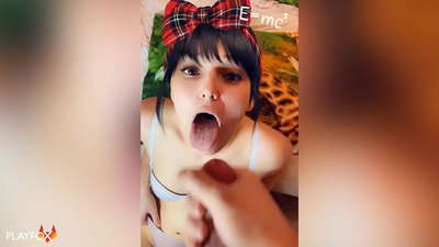 Ọmọbirin ile-iwe giga gba opo akọkọ rẹ ni ẹnu rẹ lati ọdọ ẹlẹgbẹ ẹlẹgbẹ kan